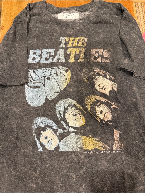 abercrombie kids Other - abercrombie kids The Beatles Graphic Tee